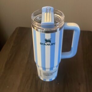 Stanley 30 oz Quencher H2.0 FlowState Tumbler  Oasis Collection Cornflower blue